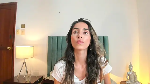 Snapshot of Nina_Cavaali chatting on 12/11/24, 06:20 Nina Cavaali online show from 12/11/24, 06:20