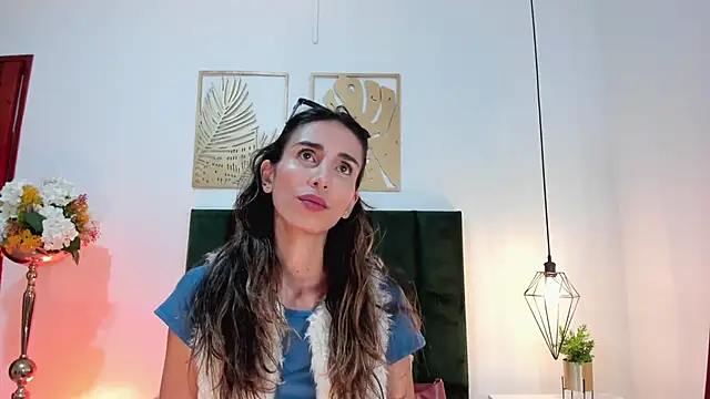 Snapshot of Nina_Cavaali chatting on 12/31/24, 04:35 Nina Cavaali online show from 12/31/24, 04:35