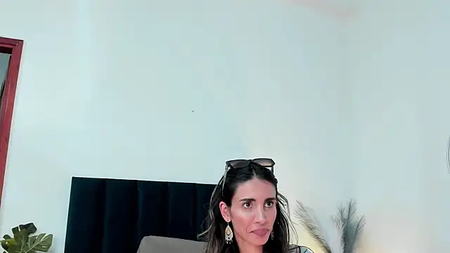 Snapshot of Nina_Cavaali chatting on 02/05/25, 06:15 Nina Cavaali online show from 02/05/25, 06:15