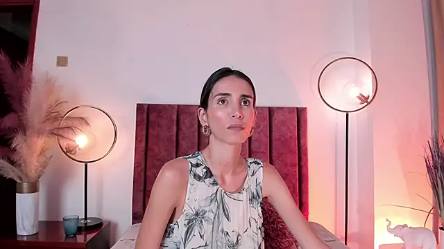 Snapshot of Nina_Cavaali chatting on 02/13/25, 06:05 Nina Cavaali online show from 02/13/25, 06:05