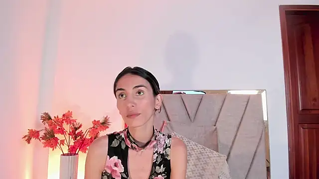 Snapshot of Nina_Cavaali chatting on 02/24/25, 10:03 Nina Cavaali online show from 02/24/25, 10:03