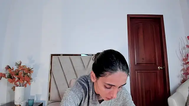 Snapshot of Nina_Cavaali chatting on 03/09/25, 02:10 Nina Cavaali online show from 03/09/25, 02:10