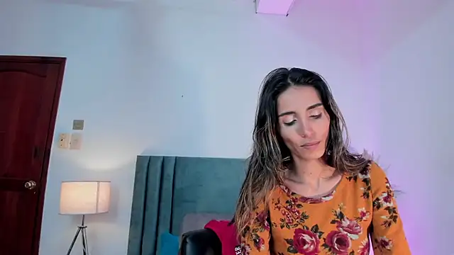 Snapshot of Nina_Cavaali chatting on 03/17/25, 06:11 Nina Cavaali online show from 03/17/25, 06:11