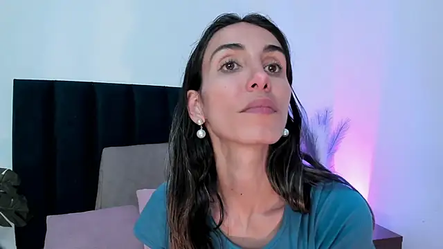 Snapshot of Nina_Cavaali chatting on 03/20/25, 11:56 Nina Cavaali online show from 03/20/25, 11:56