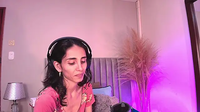 Snapshot of Nina_Cavaali chatting on 09/08/25, 06:18 Nina Cavaali online show from 09/08/25, 06:18