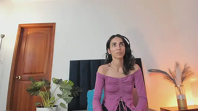 Snapshot of Nina_Cavaali chatting on 09/16/25, 06:20 Nina Cavaali online show from 09/16/25, 06:20