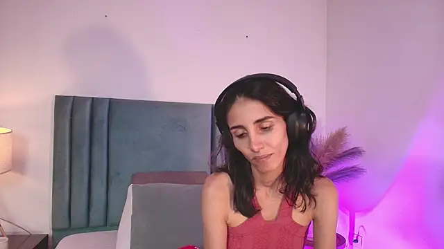 Snapshot of Nina_Cavaali chatting on 10/01/25, 06:25 Nina Cavaali online show from 10/01/25, 06:25