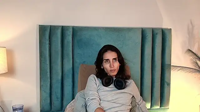 Snapshot of Nina_Cavaali chatting on 10/12/25, 04:28 Nina Cavaali online show from 10/12/25, 04:28