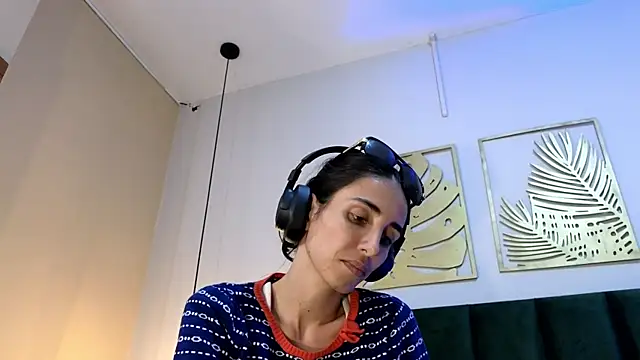 Snapshot of Nina_Cavaali chatting on 10/22/25, 06:07 Nina Cavaali online show from 10/22/25, 06:07