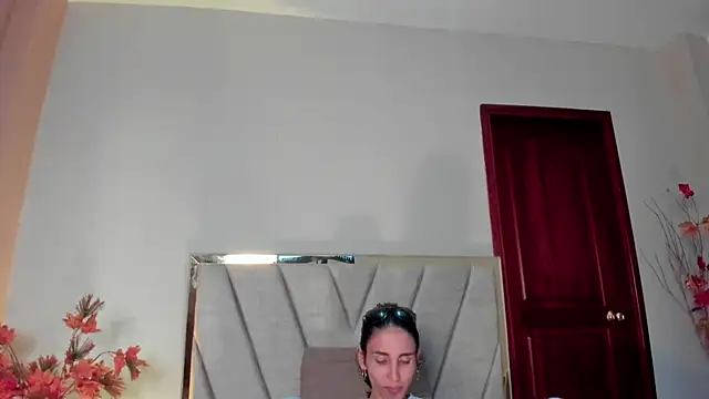 Nina Cavaali online show from 12/04/25, 06:16