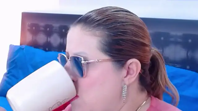 sandra 20 online show from 11/16/25, 10:10