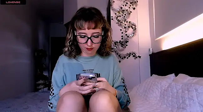 Snapshot of Cosmo_Riri chatting on 12/24/24, 07:06 Cosmo Riri online show from 12/24/24, 07:06