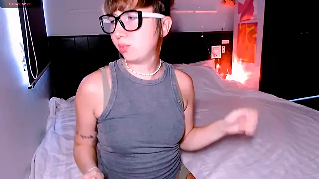 Snapshot of Cosmo_Riri chatting on 09/29/25, 04:28 Cosmo Riri online show from 09/29/25, 04:28