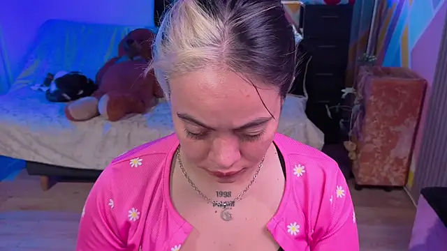 Cuttiealice online show from 11/04/25, 03:00