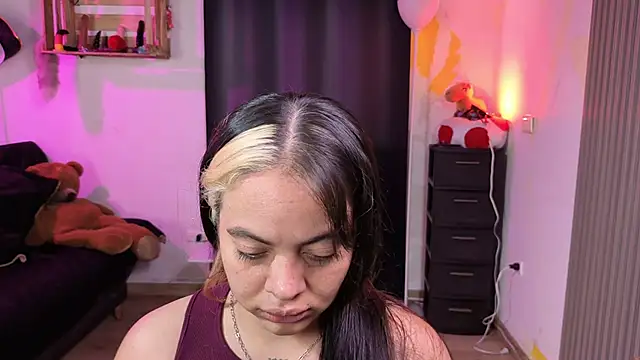 Cuttiealice online show from 11/22/25, 02:05