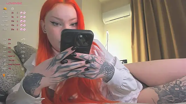 Snapshot of KahasaniTS chatting on 12/15/25, 04:33 KahasaniTS online show from 12/15/25, 04:33