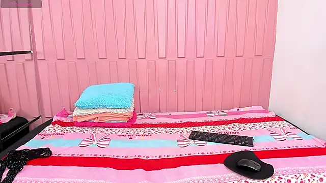 Snapshot of Briana_Wells_ chatting on 12/27/24, 01:39 Briana Wells  online show from 12/27/24, 01:39