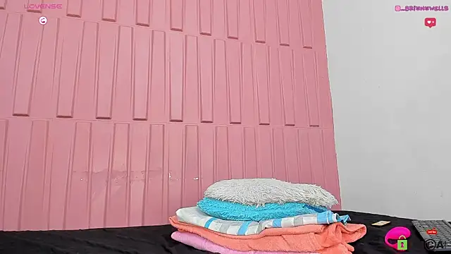 Snapshot of Briana_Wells_ chatting on 03/18/25, 04:48 Briana Wells  online show from 03/18/25, 04:48