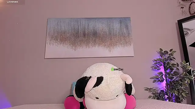 Snapshot of Briana_Wells_ chatting on 10/23/25, 01:21 Briana Wells  online show from 10/23/25, 01:21