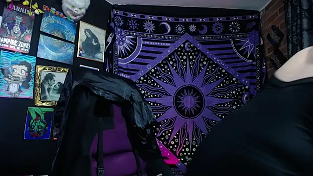 Yourmadame P online show from 11/21/25, 12:21