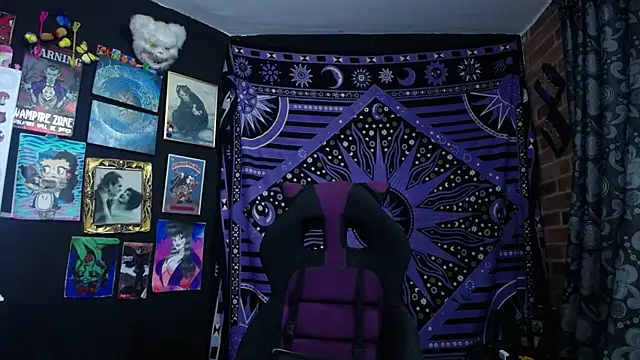 Yourmadame P online show from 12/18/25, 12:27