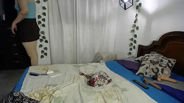 ivonne  hott1 online show from 04/04/26, 11:35