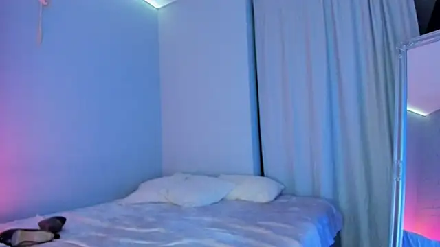 Snapshot of EllenMays chatting on 12/09/24, 11:45 EllenMays online show from 12/09/24, 11:45