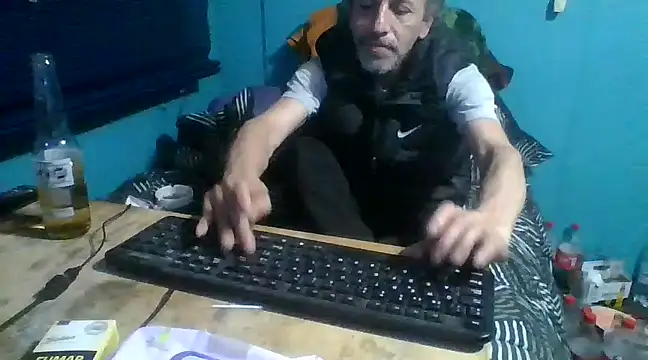 Snapshot of malekon76 chatting on 01/08/25, 09:00 malekon76 online show from 01/08/25, 09:00