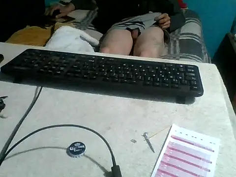 Snapshot of malekon76 chatting on 11/15/25, 11:40 malekon76 online show from 11/15/25, 11:40