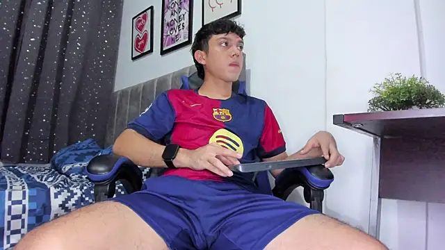 Snapshot of The_skinnyguys chatting on 11/11/25, 10:43 The skinnyguys online show from 11/11/25, 10:43