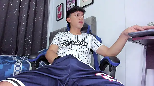 Snapshot of The_skinnyguys chatting on 11/16/25, 10:04 The skinnyguys online show from 11/16/25, 10:04