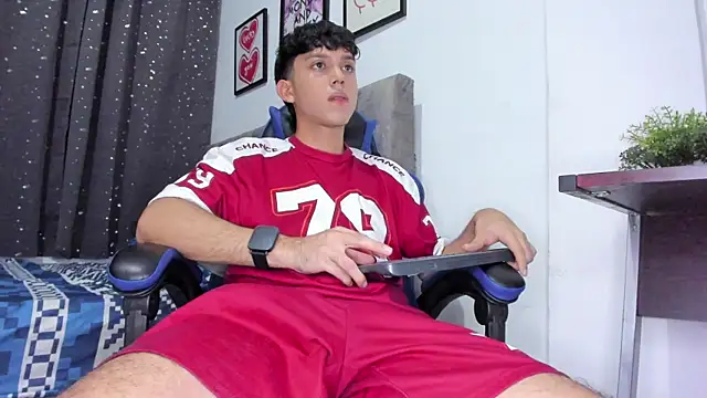 Snapshot of The_skinnyguys chatting on 11/17/25, 10:26 The skinnyguys online show from 11/17/25, 10:26