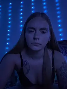 Snapshot of LuvLaceyXXO chatting on 04/26/26, 03:04 LuvLaceyXXO online show from 04/26/26, 03:04