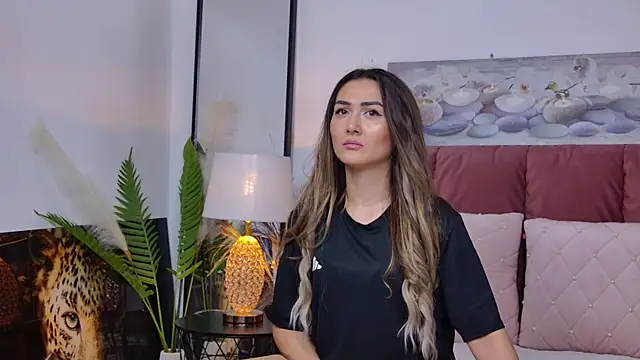 Snapshot of NicolLopeze chatting on 01/28/25, 05:56 NicolLopeze online show from 01/28/25, 05:56