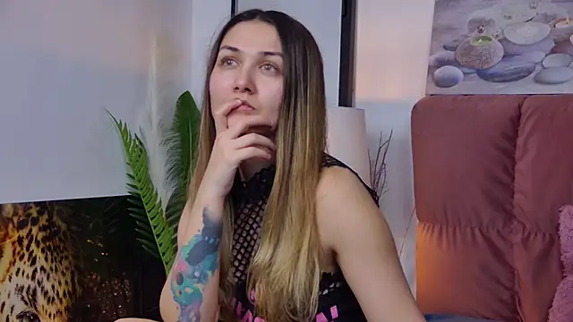 Snapshot of NicolLopeze chatting on 02/20/25, 05:29 NicolLopeze online show from 02/20/25, 05:29