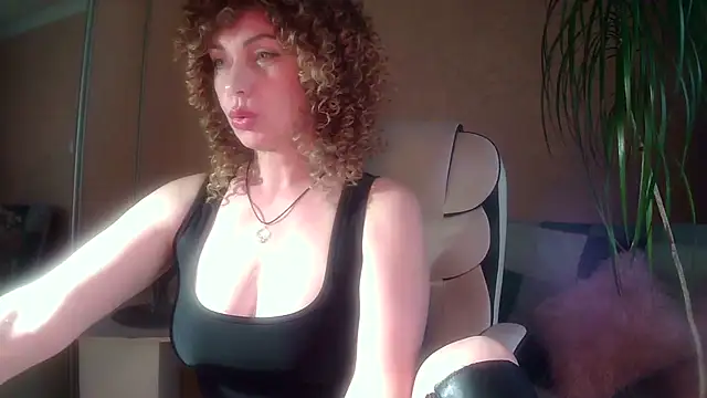 Snapshot of Roxolana_Drim chatting on 04/26/26, 10:02 Roxolana Drim online show from 04/26/26, 10:02