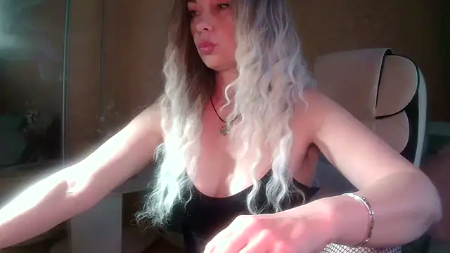 Snapshot of Roxolana_Drim chatting on 04/27/26, 10:02 Roxolana Drim online show from 04/27/26, 10:02