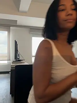 Snapshot of Isabella2603 chatting on 03/21/25, 05:34 Isabella2603 online show from 03/21/25, 05:34