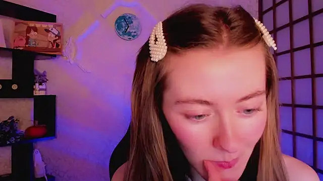 Snapshot of KateCuddle chatting on 12/12/24, 05:31 KateCuddle online show from 12/12/24, 05:31