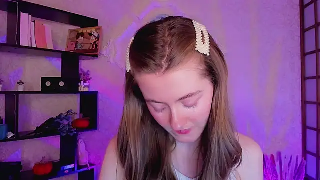 Snapshot of KateCuddle chatting on 12/17/24, 07:40 KateCuddle online show from 12/17/24, 07:40