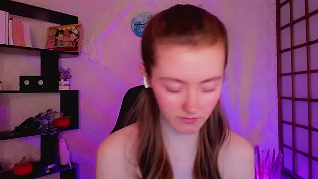 Snapshot of KateCuddle chatting on 12/18/24, 02:10 KateCuddle online show from 12/18/24, 02:10