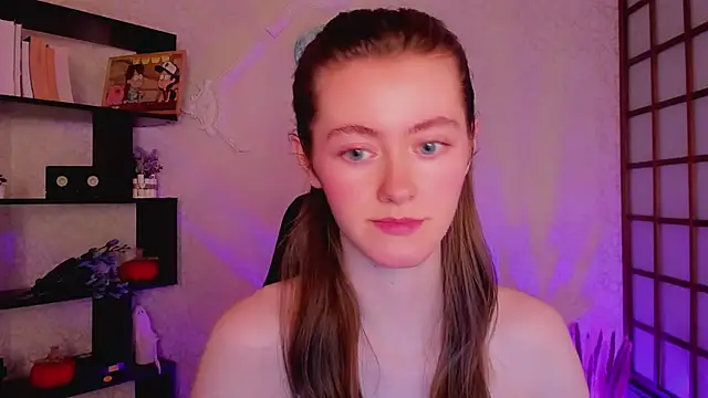 Snapshot of KateCuddle chatting on 12/18/24, 05:15 KateCuddle online show from 12/18/24, 05:15