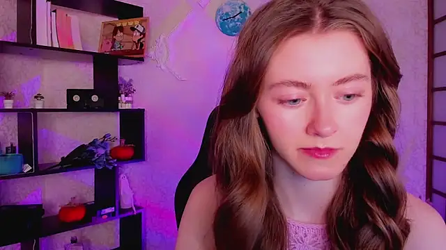 Snapshot of KateCuddle chatting on 12/19/24, 02:12 KateCuddle online show from 12/19/24, 02:12