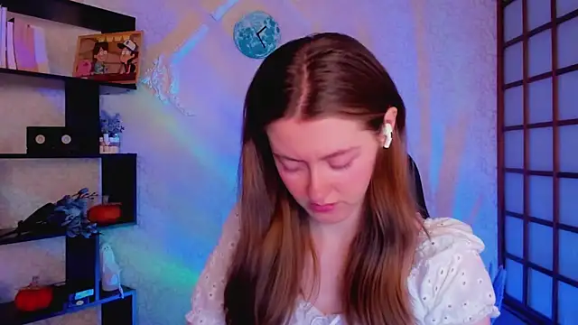 Snapshot of KateCuddle chatting on 12/20/24, 02:30 KateCuddle online show from 12/20/24, 02:30