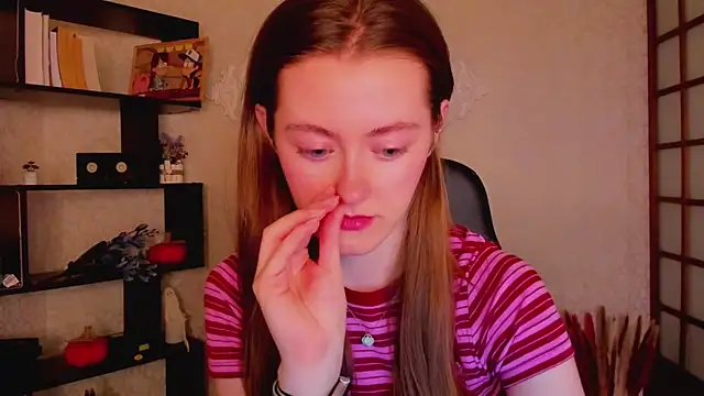 Snapshot of KateCuddle chatting on 12/23/24, 01:51 KateCuddle online show from 12/23/24, 01:51