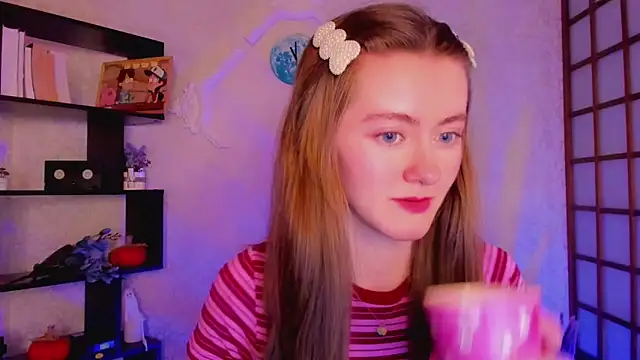 Snapshot of KateCuddle chatting on 12/23/24, 04:55 KateCuddle online show from 12/23/24, 04:55