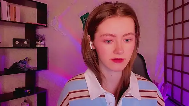 Snapshot of KateCuddle chatting on 12/30/24, 01:37 KateCuddle online show from 12/30/24, 01:37