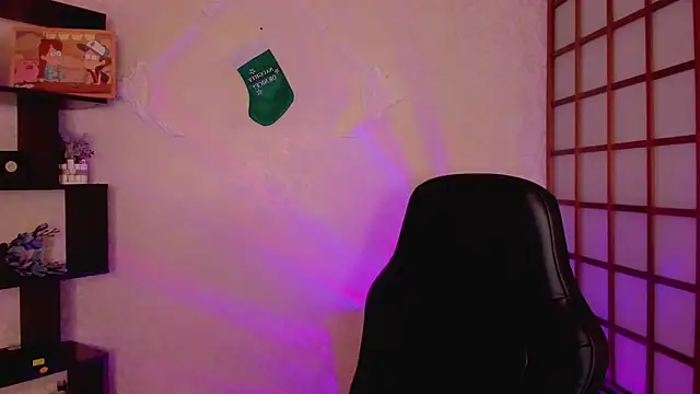 Snapshot of KateCuddle chatting on 12/31/24, 04:49 KateCuddle online show from 12/31/24, 04:49