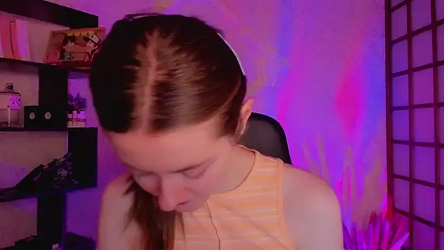 Snapshot of KateCuddle chatting on 02/05/25, 03:45 KateCuddle online show from 02/05/25, 03:45