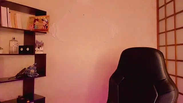 Snapshot of KateCuddle chatting on 02/10/25, 05:14 KateCuddle online show from 02/10/25, 05:14